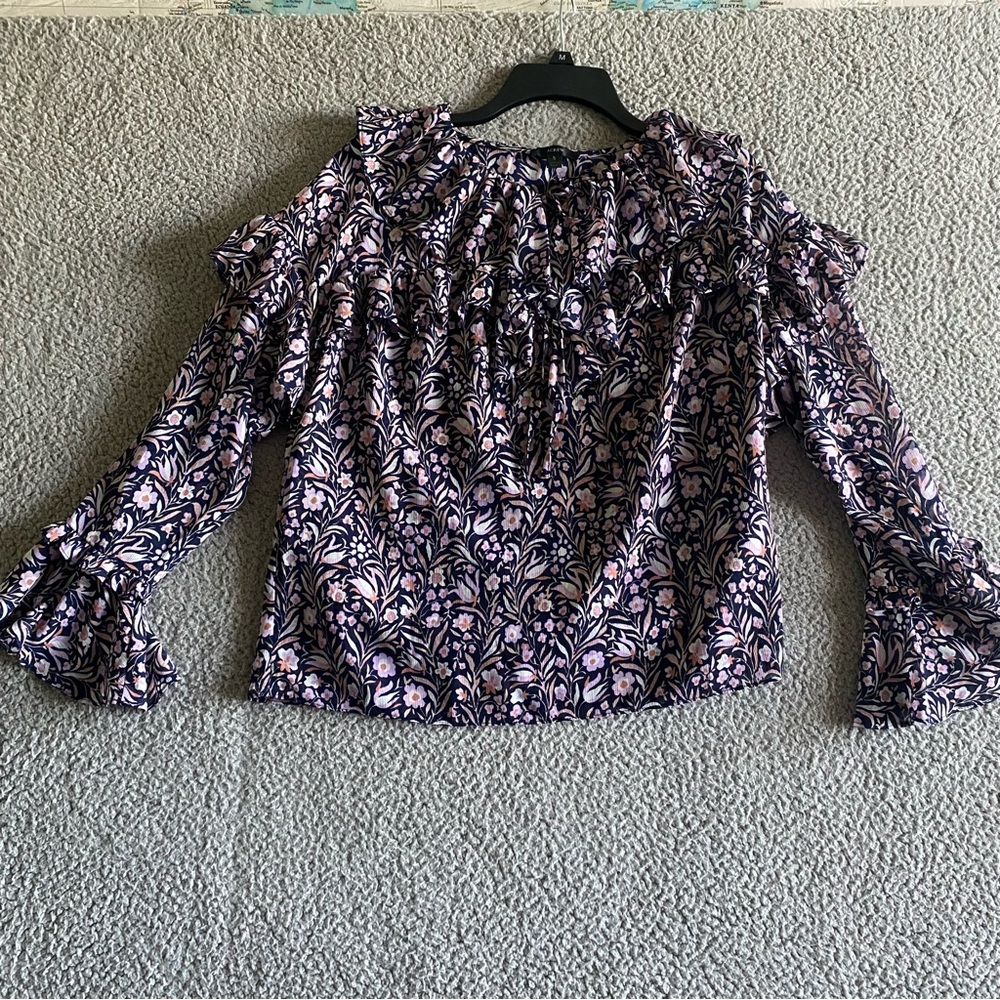 R J. Crew Pink and Blue Floral Blouse Womens Small long sleeve lightweight frill